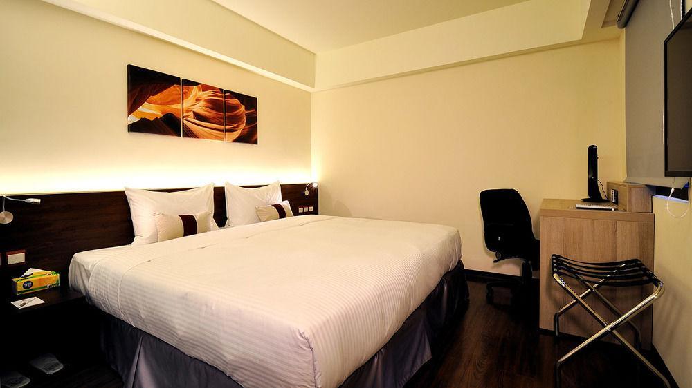 Audi Garden Business Hotel Taoyuan Exterior photo