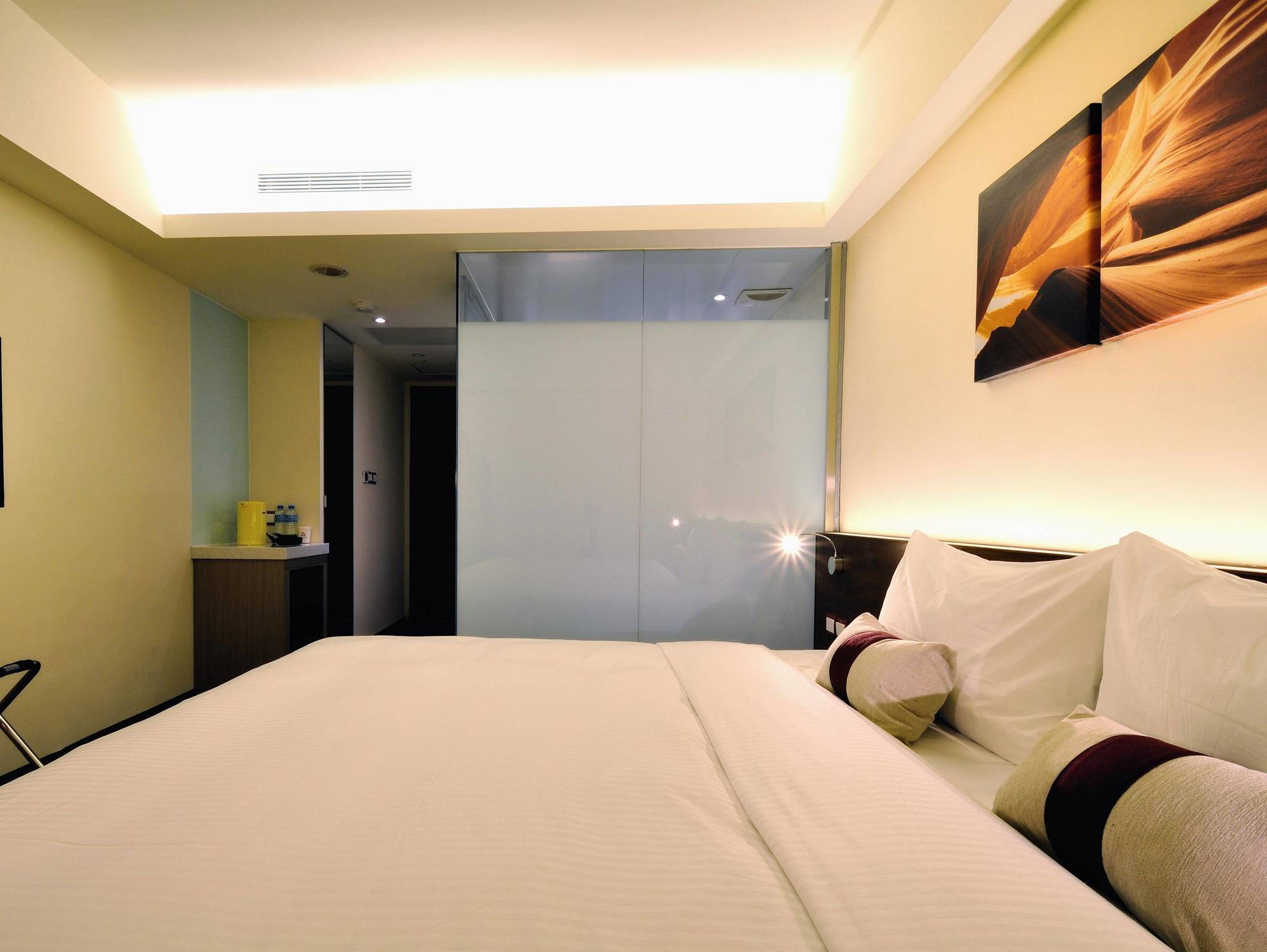 Audi Garden Business Hotel Taoyuan Exterior photo