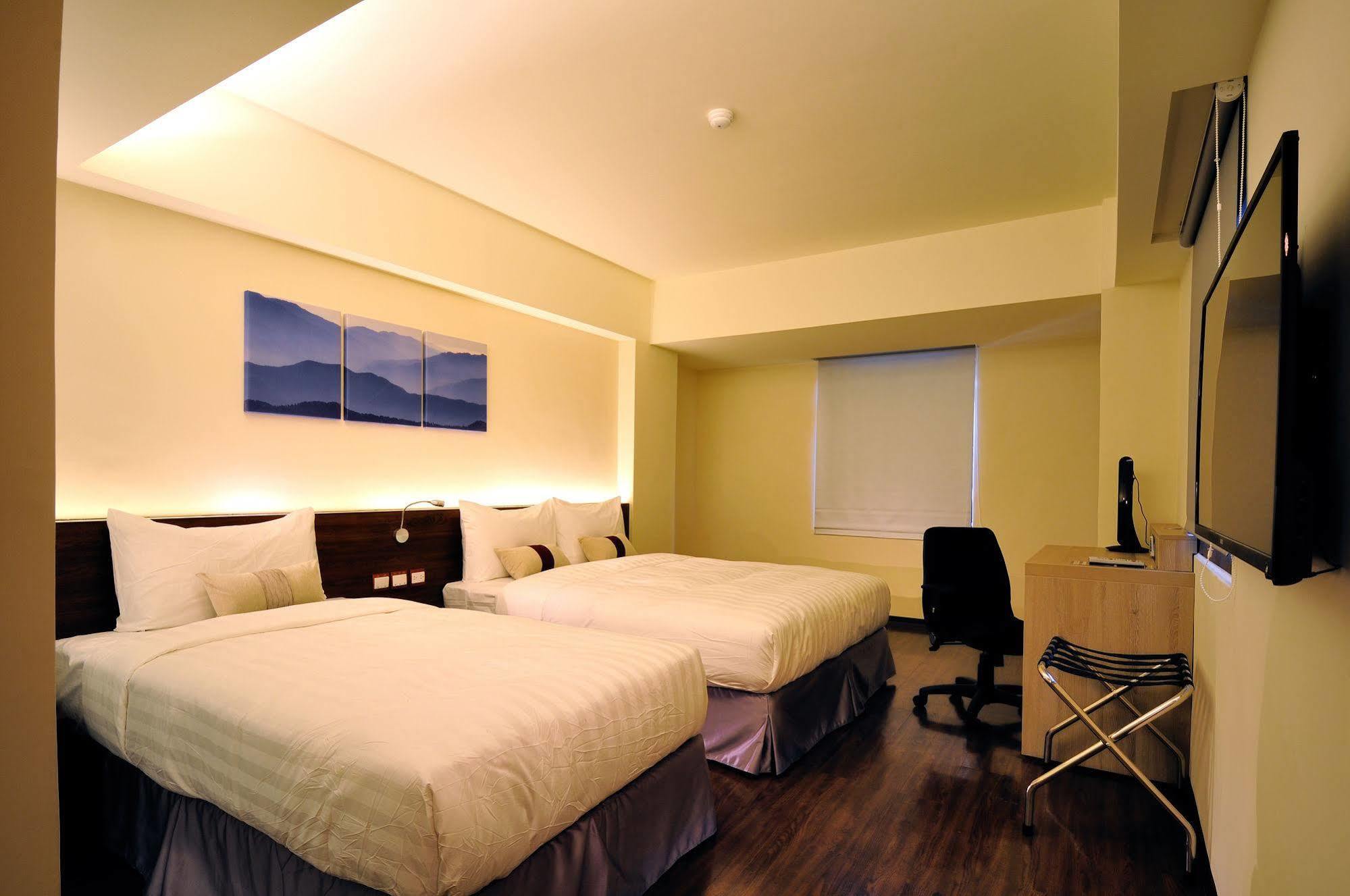 Audi Garden Business Hotel Taoyuan Exterior photo