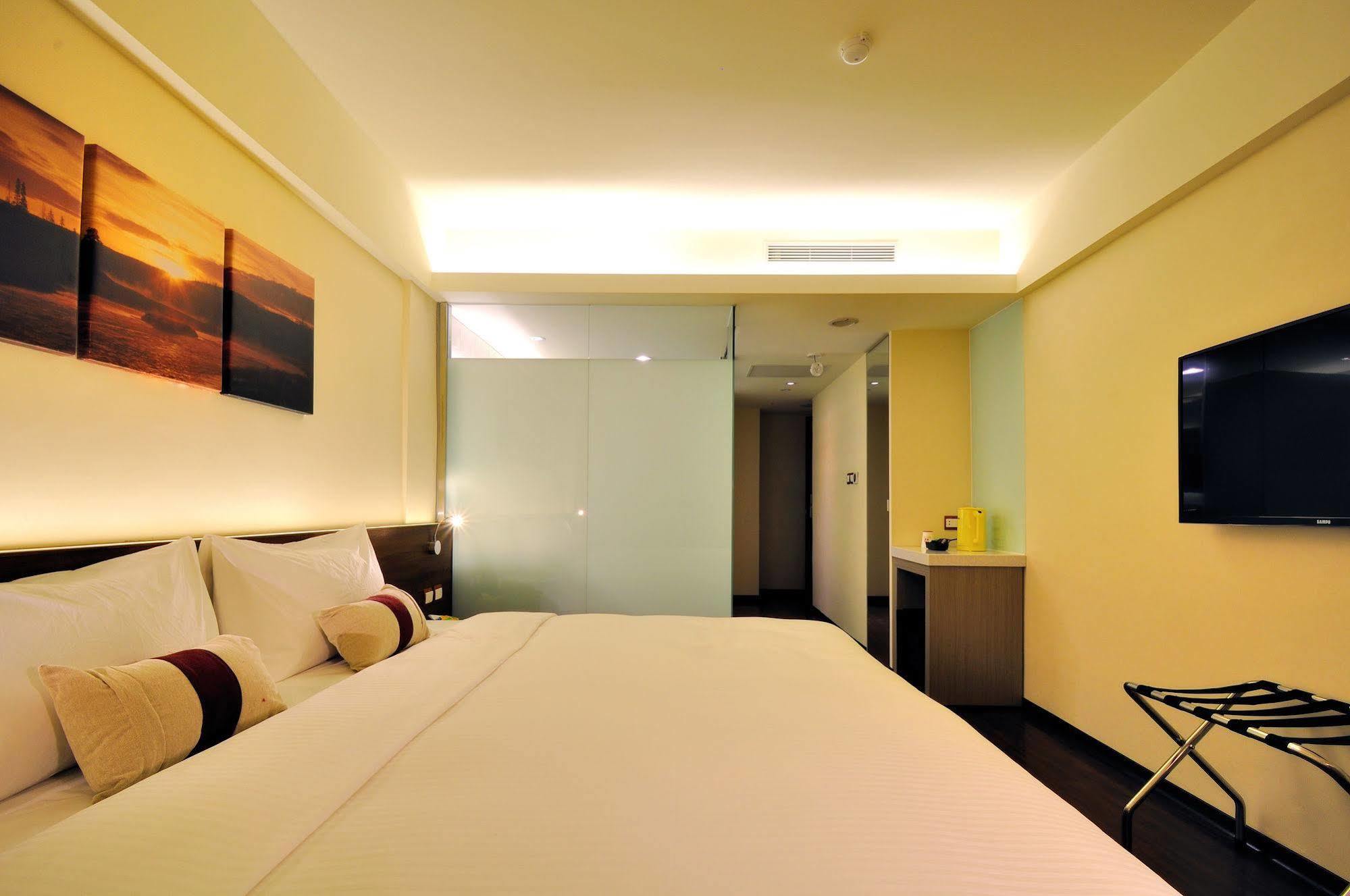 Audi Garden Business Hotel Taoyuan Exterior photo